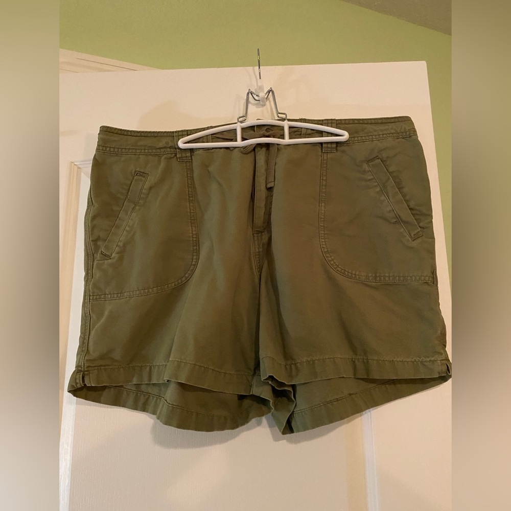 Woman’s cotton shorts by St Johns Bay size 22w in hunter green